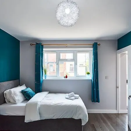 *little Haven In Leeds* ¤private Parking¤ Ensuite Apartment Leeds (West Yorkshire)